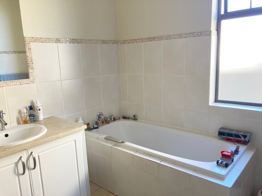 To Let 3 Bedroom Property for Rent in Avignon Western Cape